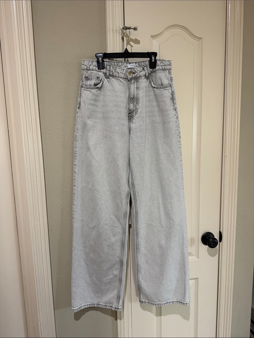 Zara Light Acid Wash Wide-Leg Jeans - Light gray